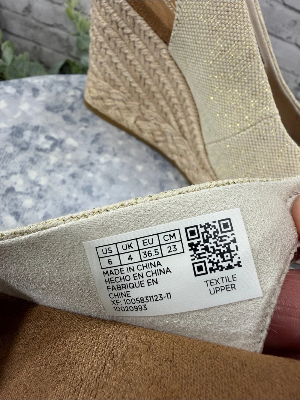 TOMS “Camilla” Beige & Gold Metallic Canvas Open-Toe Wedge Sandals WMS 6M☀️EUC - Picture 9 of 12
